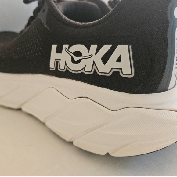 Hoka Arahi shoes - Picture 2 of 5